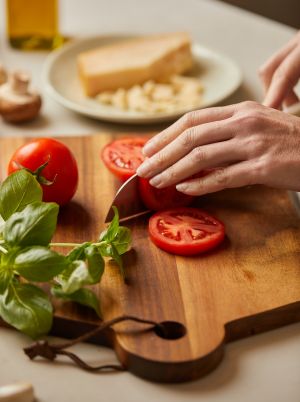 slicing tomatoes food photography